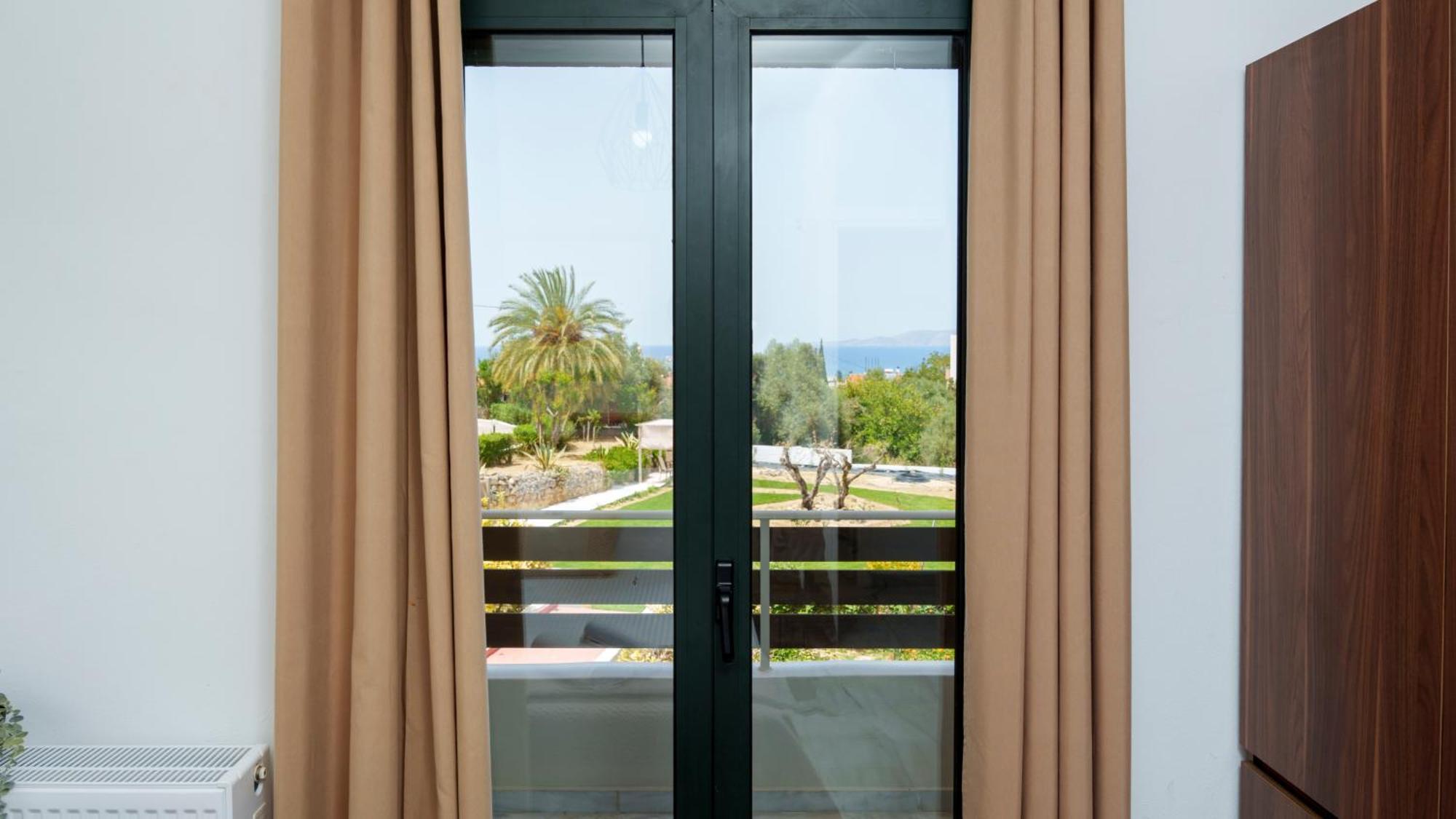 Seaside Gem Near Heraklion, Maro's Getaway Kokkini Hani