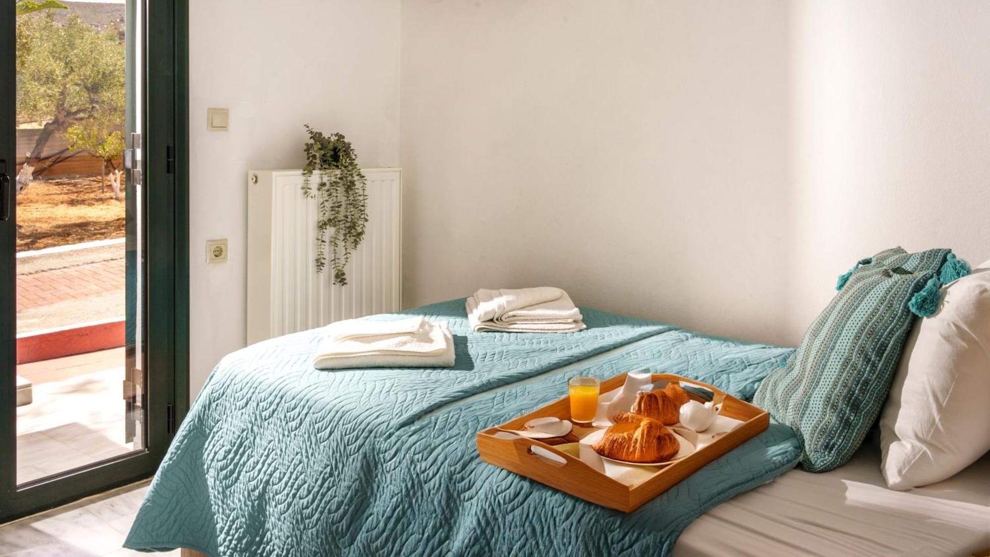Seaside Gem Near Heraklion, Maro's Getaway Villa *