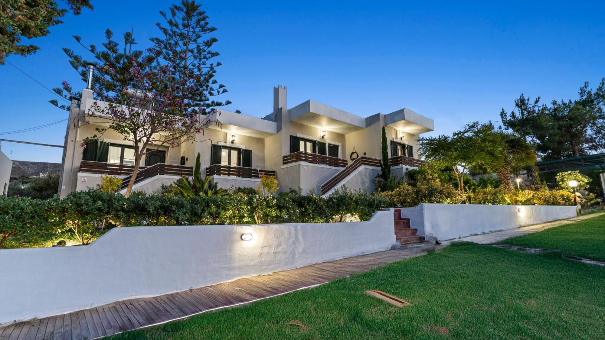 Seaside Gem Near Heraklion, Maro's Getaway Villa *