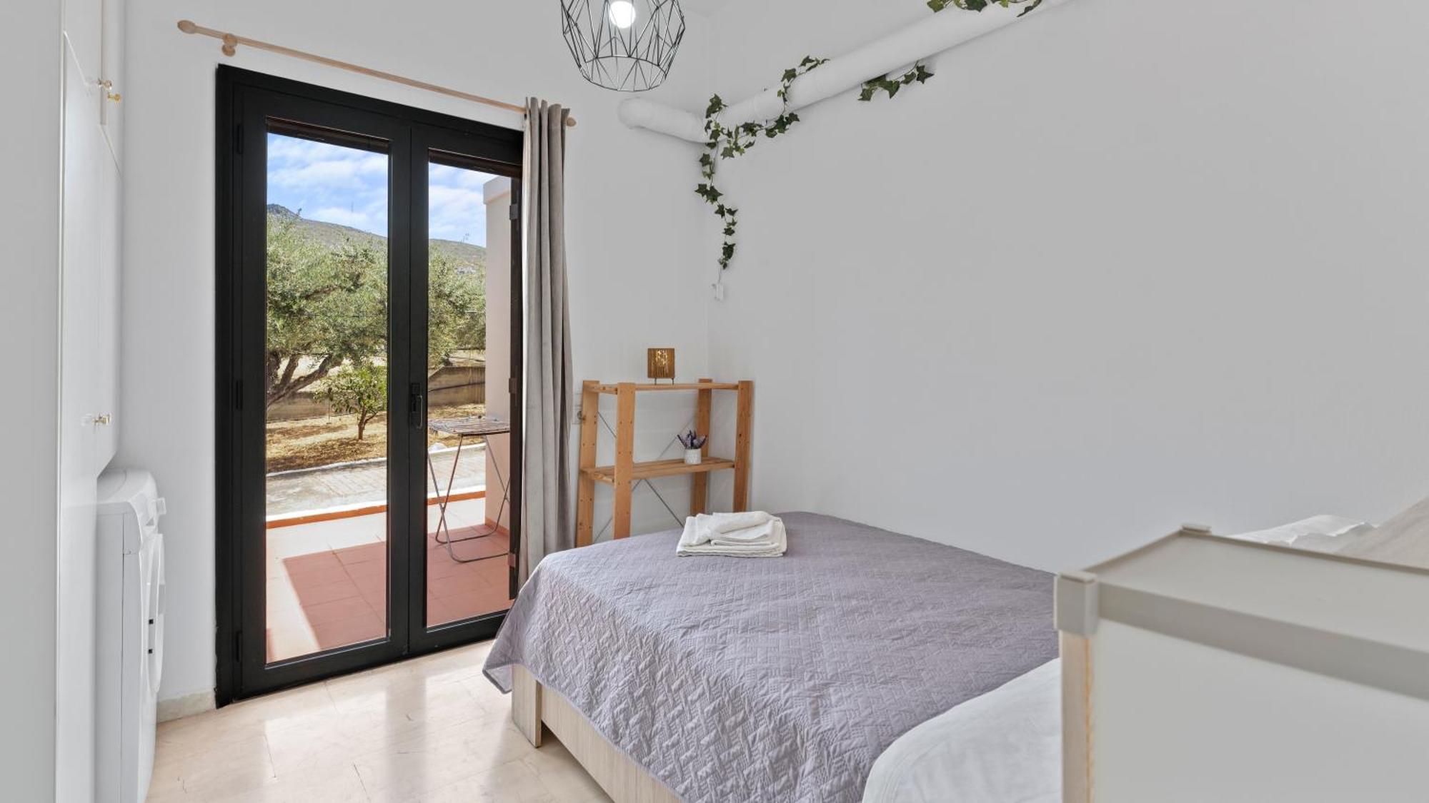 Seaside Gem Near Heraklion, Maro's Getaway Villa Kokkini Hani