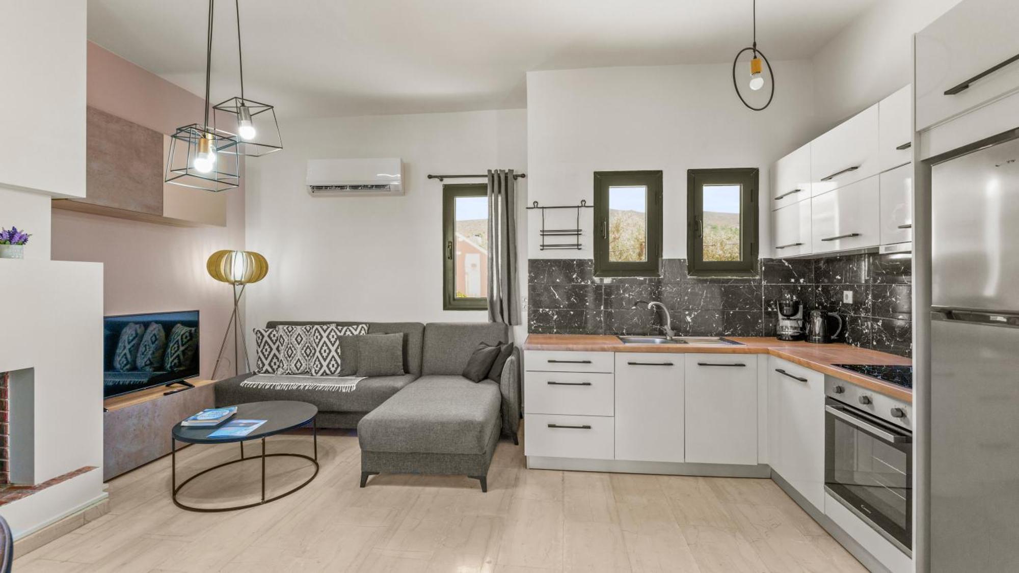 Villa Seaside Gem Near Heraklion, Maro's Getaway