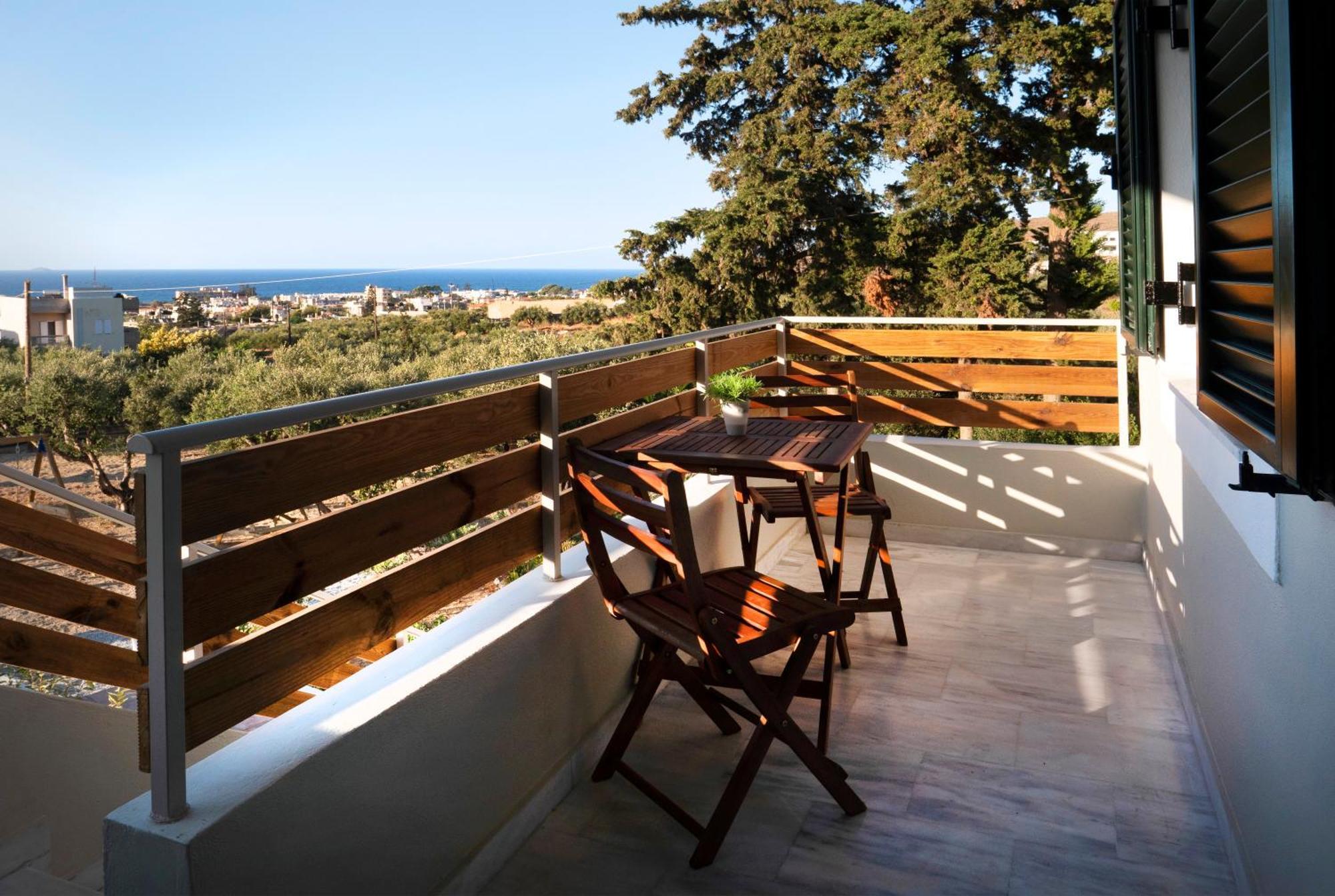 Villa Seaside Gem Near Heraklion, Maro's Getaway