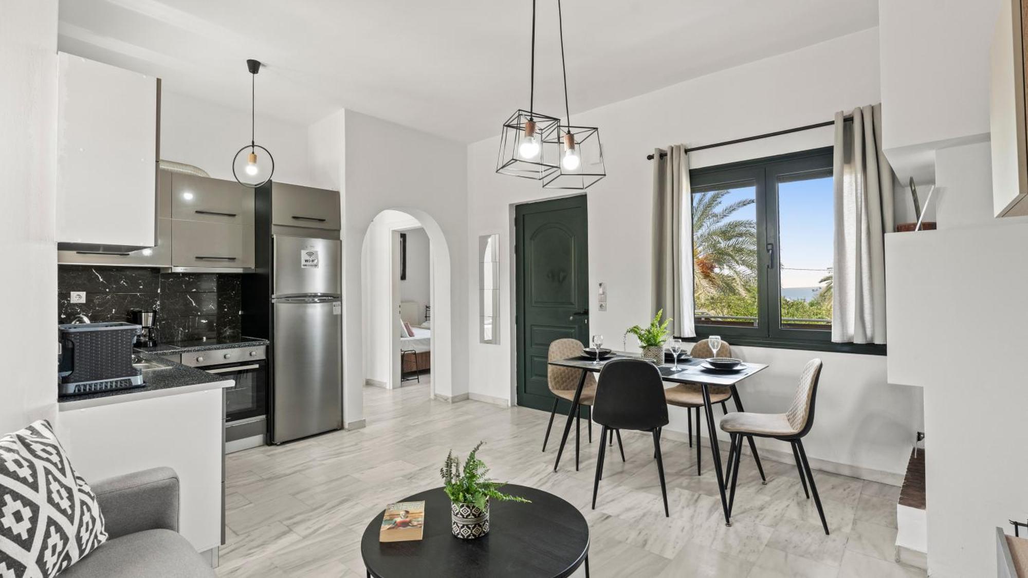 Villa Seaside Gem Near Heraklion, Maro's Getaway *