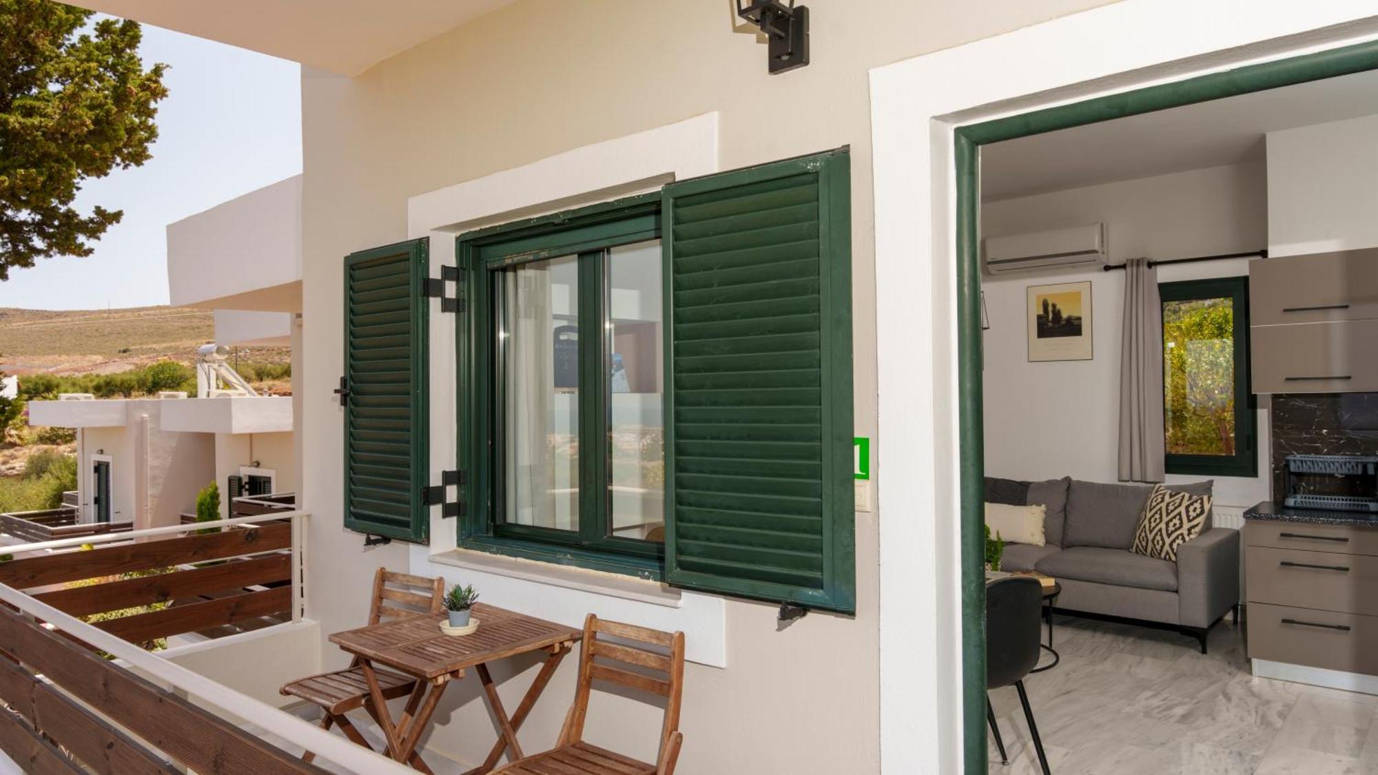 Villa Seaside Gem Near Heraklion, Maro's Getaway *