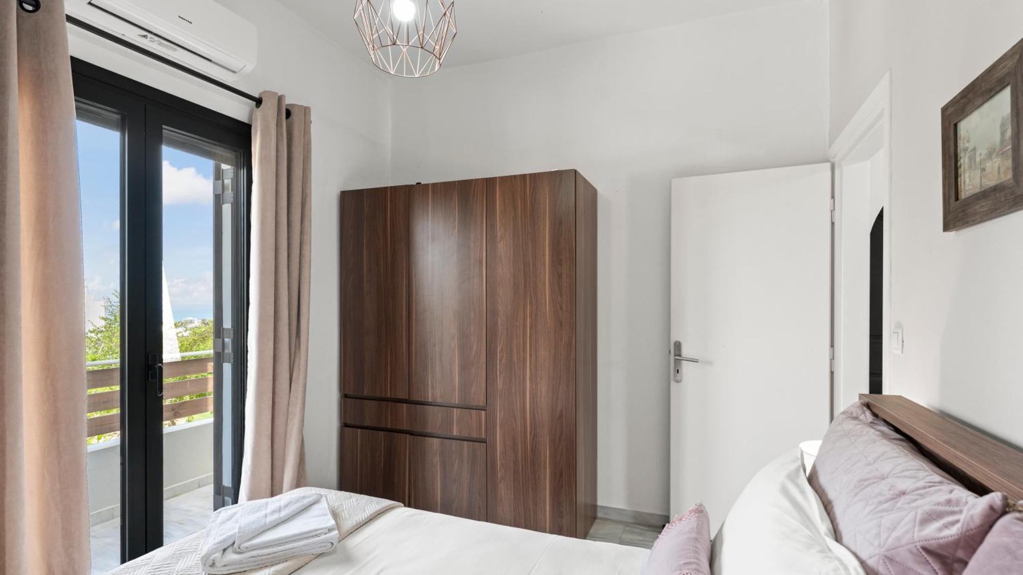 Villa Seaside Gem Near Heraklion, Maro's Getaway