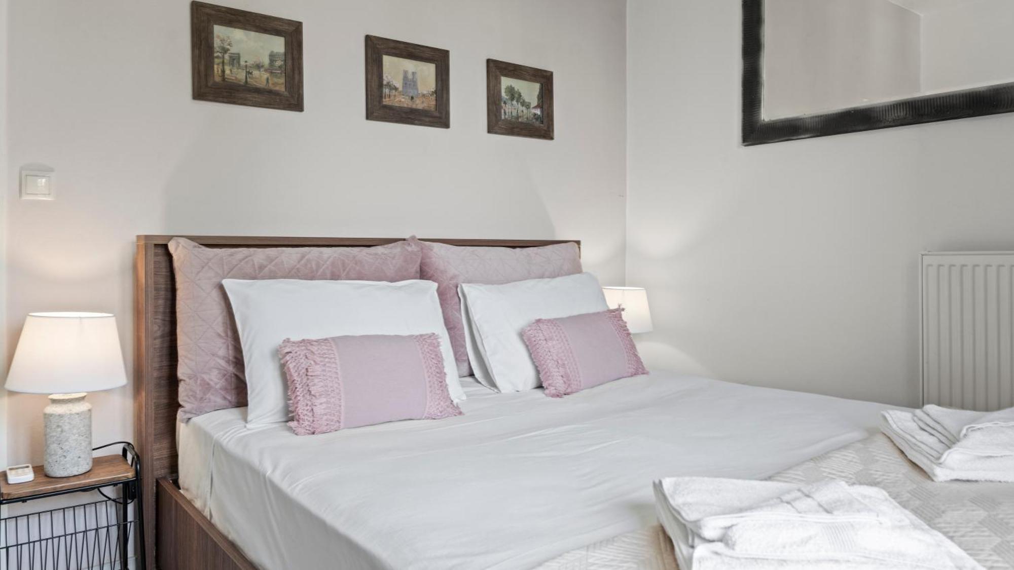 Villa Seaside Gem Near Heraklion, Maro's Getaway *