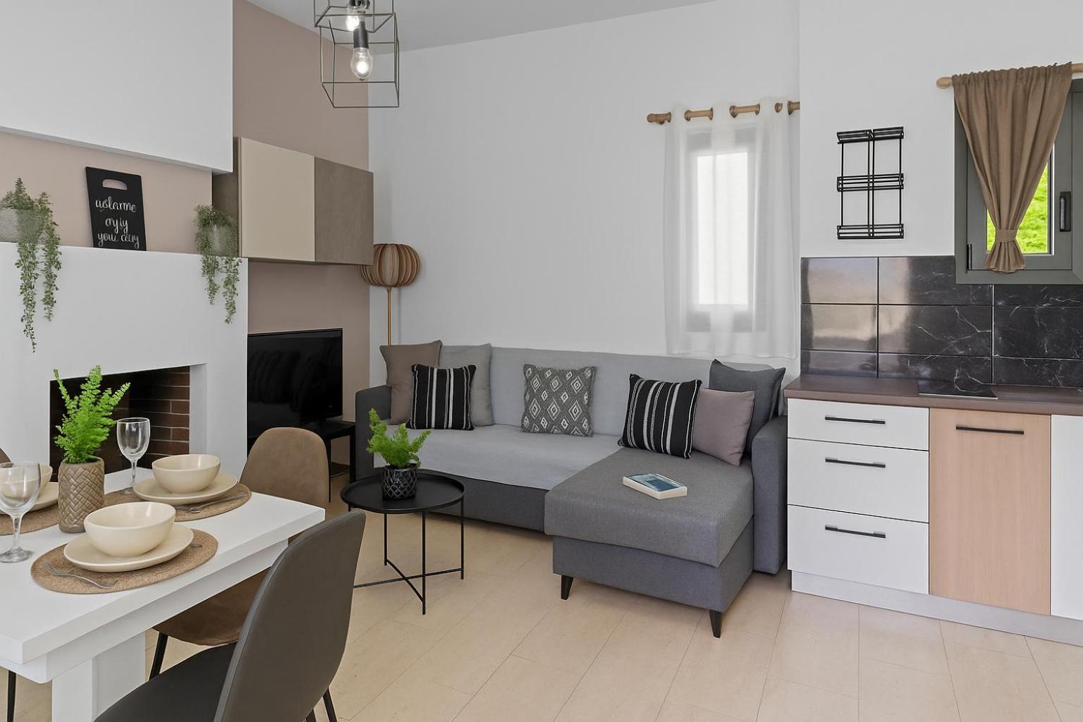 Seaside Gem Near Heraklion, Maro's Getaway Villa *